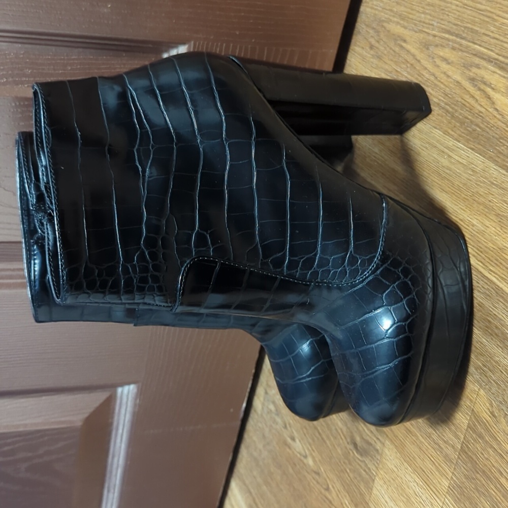 New Call It Spring Platform Booties Size 7 Crocod… - image 1
